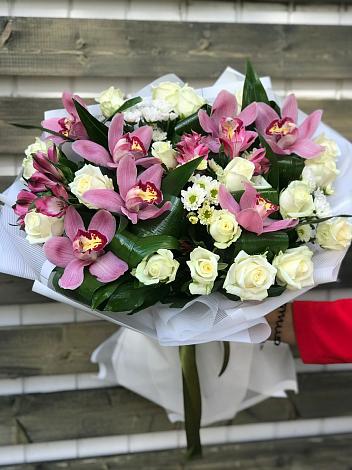 Букет цветов из: Розы и Хризантемы в Горьковском
