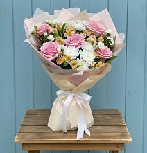 Букет цветов из:  Гвоздики, Орхидеи и Розы в Горьковском