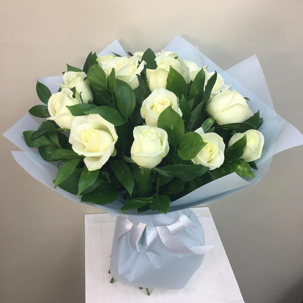 Букет 15 Белых роз Проуд в Горьковском