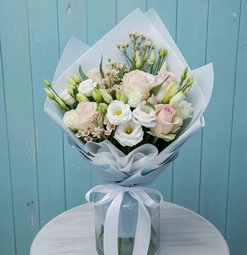 Букет цветов из: Розы и Лизиантусы в Горьковском