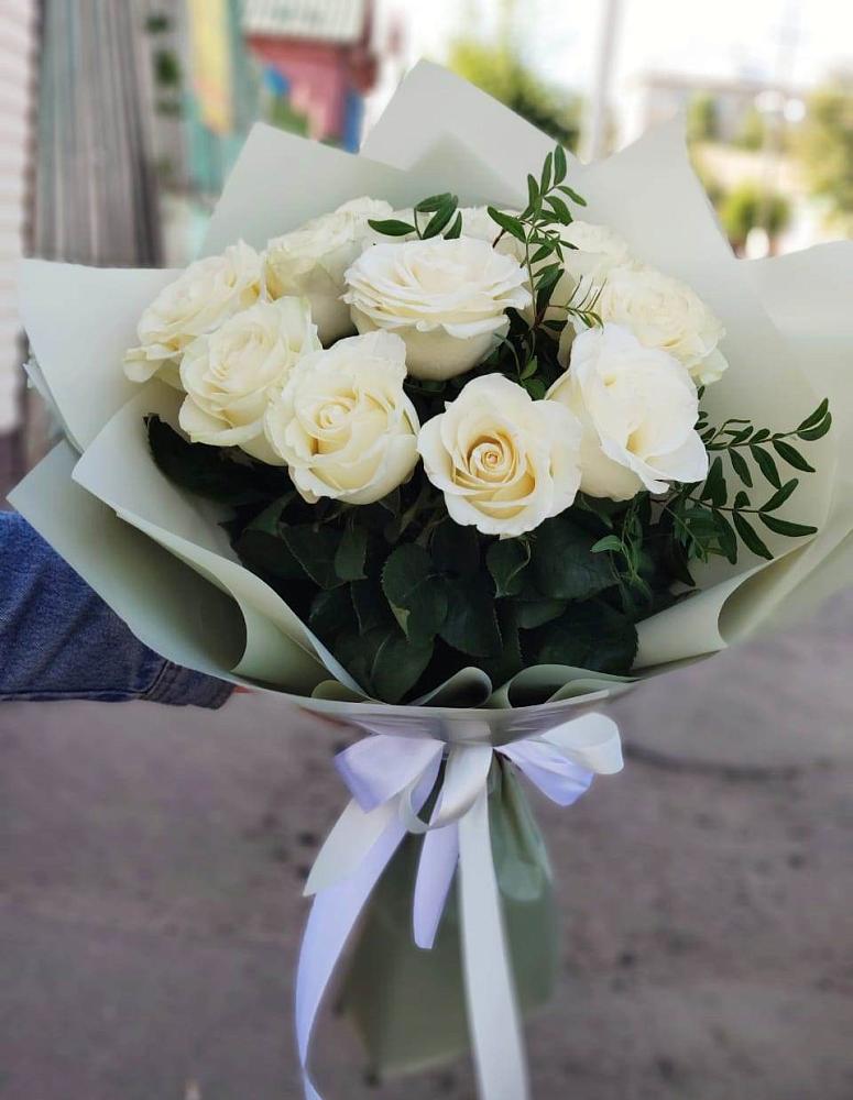 Букет Белые розы Проуд в Горьковском