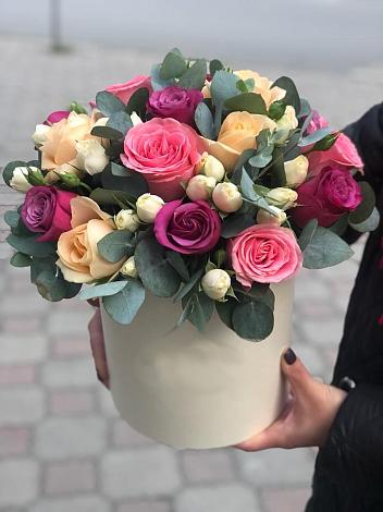 Цветочная композиция из Розы в шляпной коробке в Горьковском