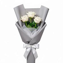 Букет 3 белые розы в Горьковском