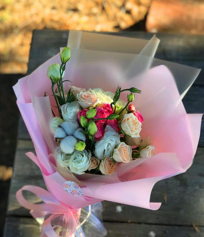 Букет цветов из: Розы и Лизиантусы в Горьковском