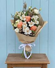 Букет цветов из:  Альстромерии, Лизиантусы, Розы и Хризантемы в Горьковском