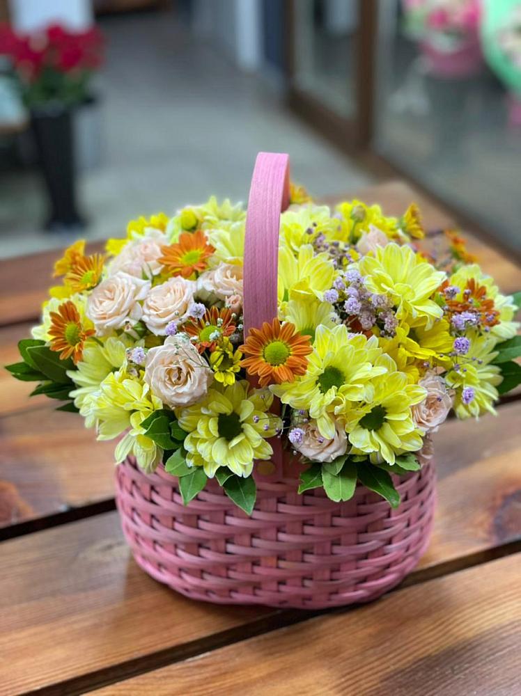 Цветочная композиция из Хризантемы и Розы в корзине в Горьковском