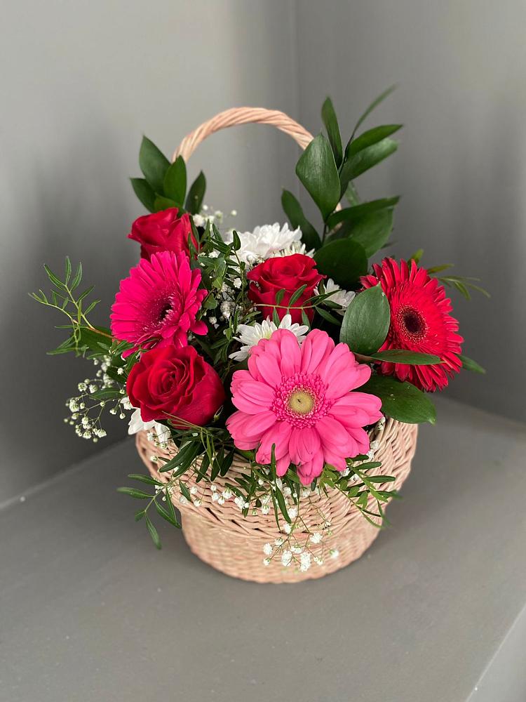 Цветочная композиция из Розы, Хризантемы и Герберы в корзине в Горьковском