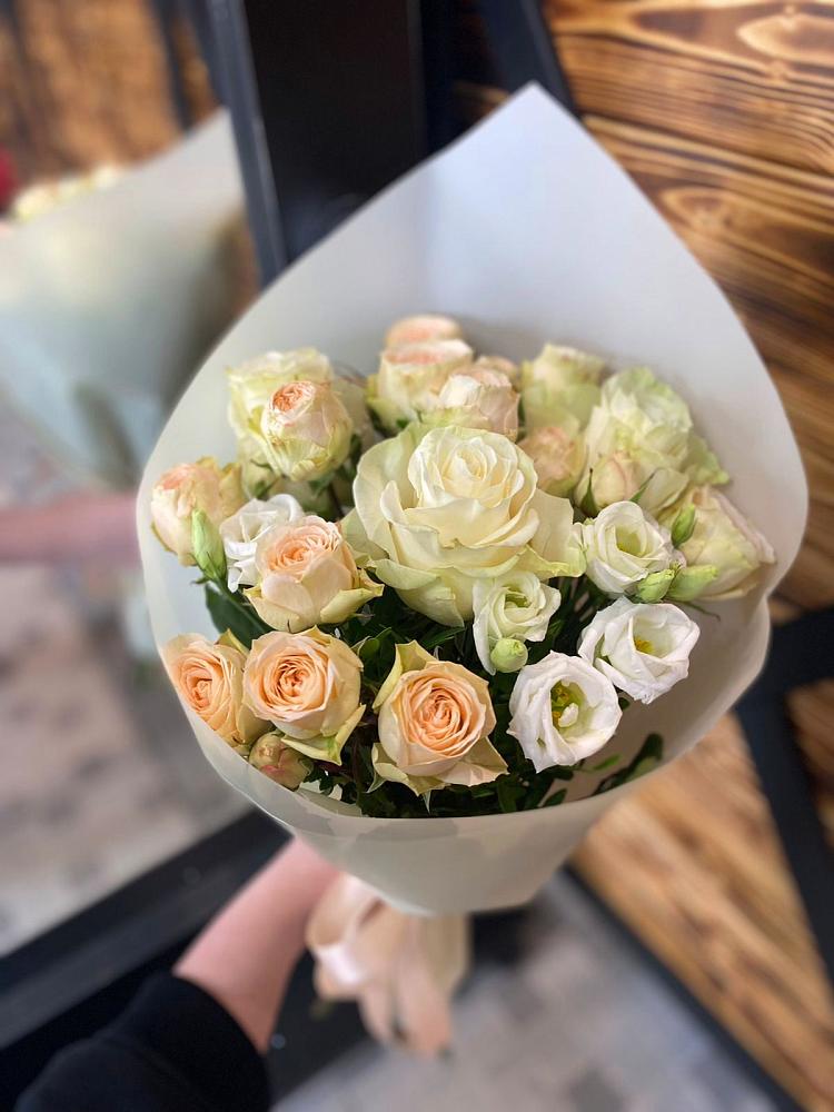 Букет цветов из: Розы и Лизиантусы в Горьковском