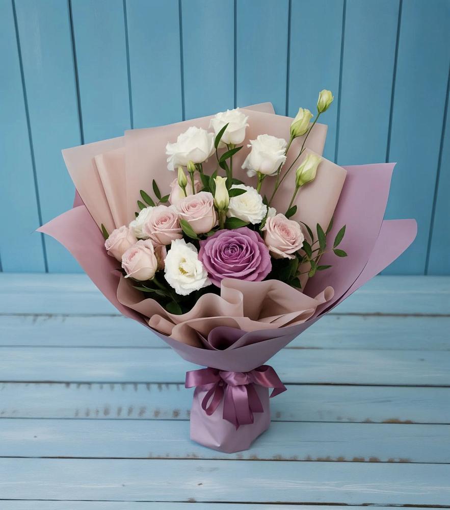 Букет цветов из: Розы и Лизиантусы в Горьковском